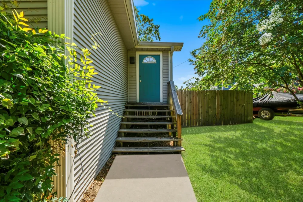 146 Creekside Drive Onalaska, TX 77360