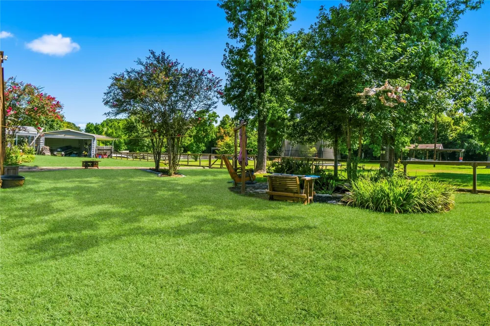 146 Creekside Drive Onalaska, TX 77360