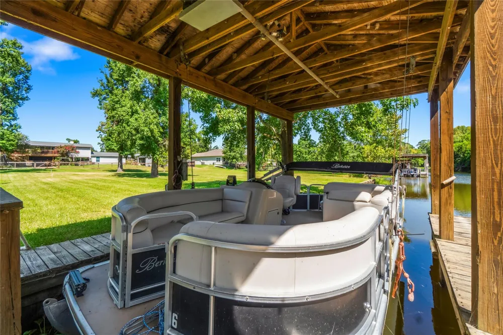146 Creekside Drive Onalaska, TX 77360