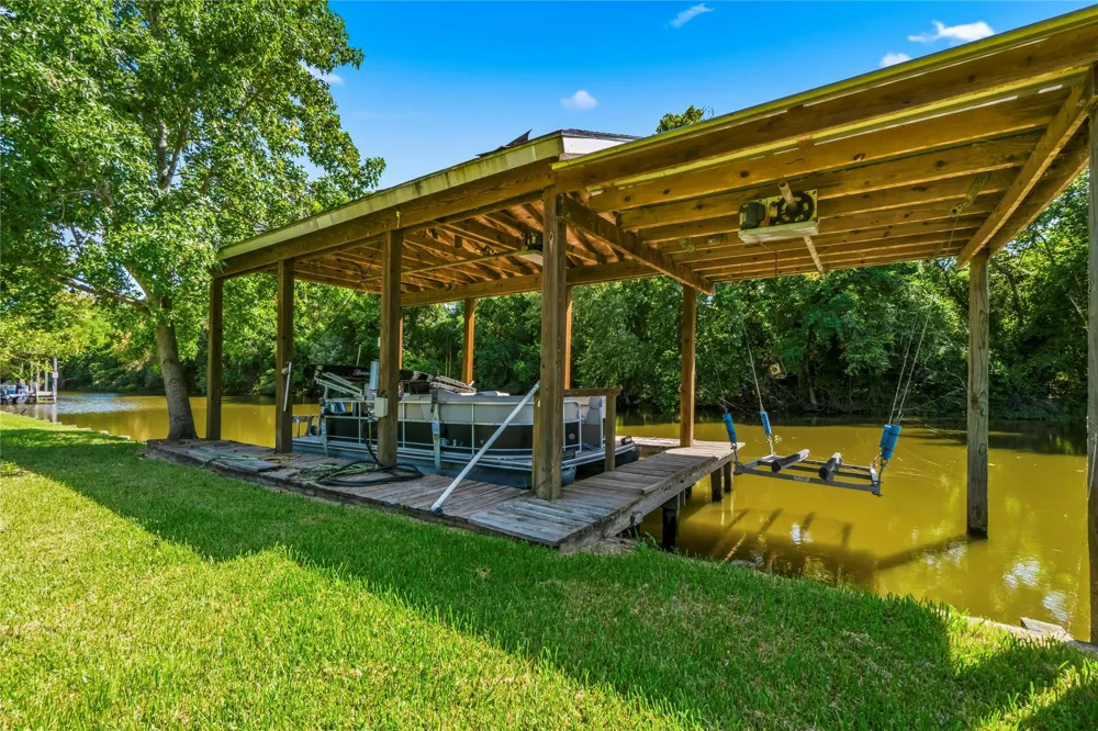 146 Creekside Drive Onalaska, TX 77360