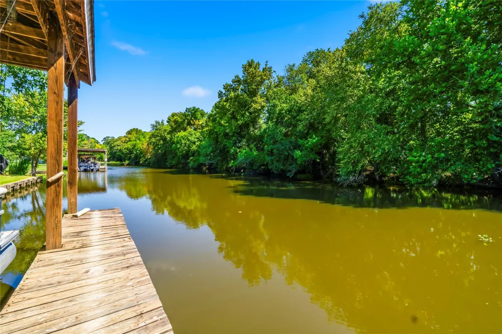 146 Creekside Drive Onalaska, TX 77360