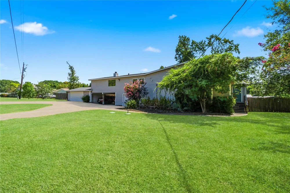 146 Creekside Drive Onalaska, TX 77360