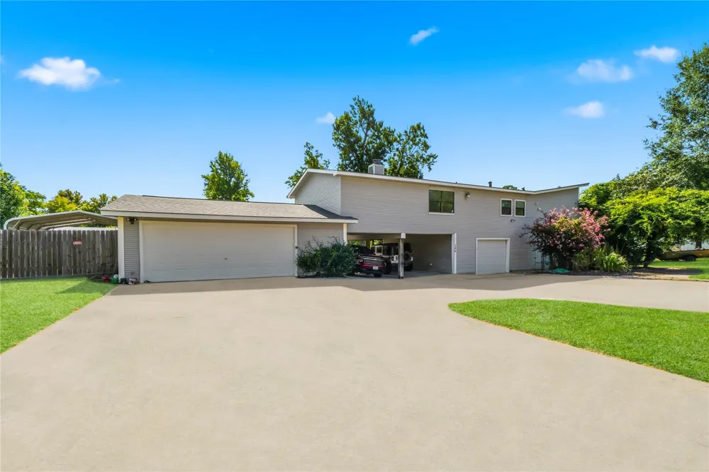 146 Creekside Drive Onalaska, TX 77360
