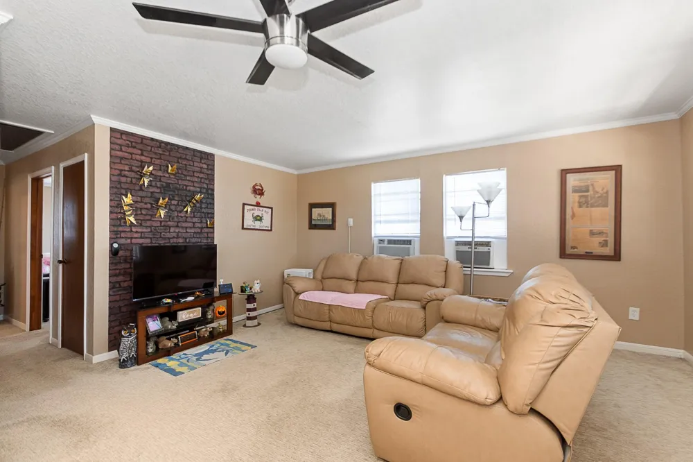 1546 Upton Lane Brazoria, TX 77422