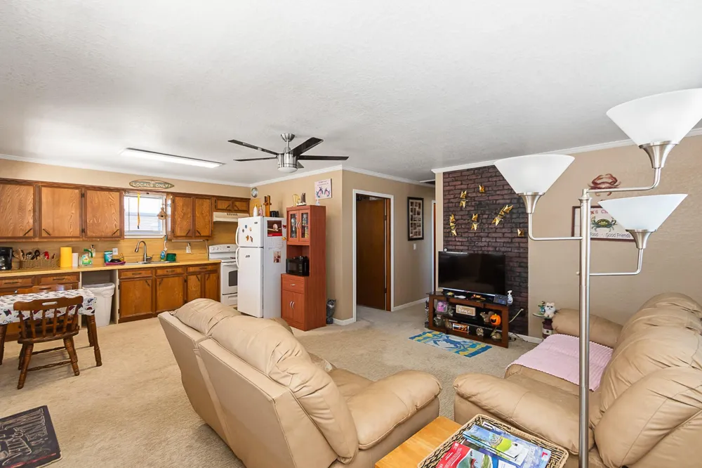 1546 Upton Lane Brazoria, TX 77422