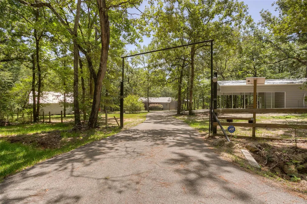 250 Red Bird Lane Trinity, TX 75862