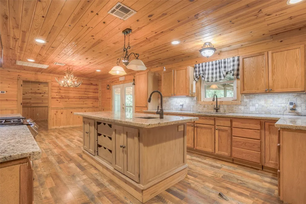 250 Red Bird Lane Trinity, TX 75862