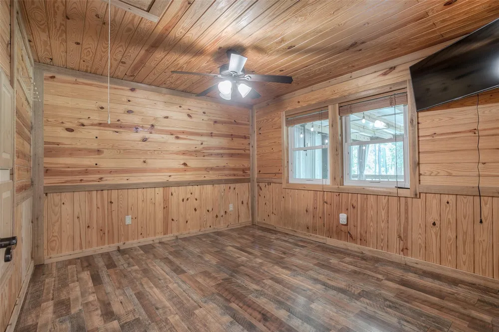 250 Red Bird Lane Trinity, TX 75862