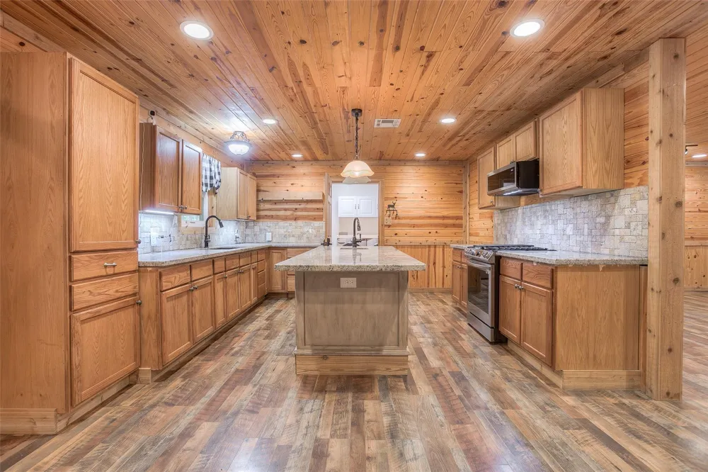 250 Red Bird Lane Trinity, TX 75862