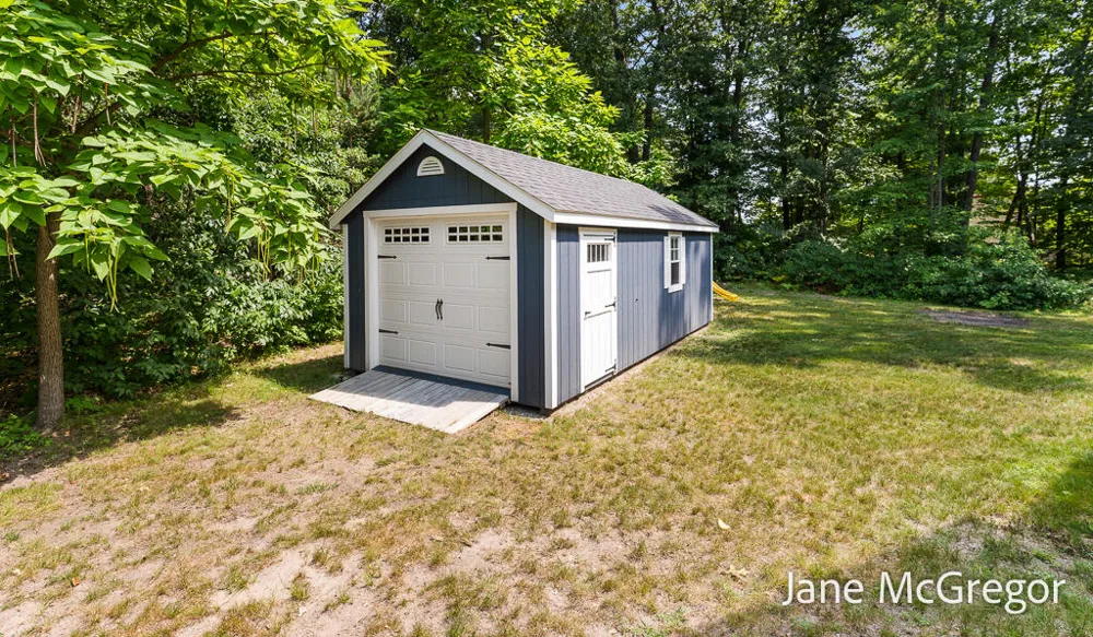 2356 Oak River Lane Muskegon, MI 49445