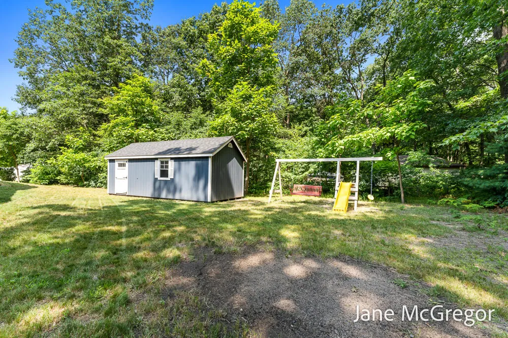 2356 Oak River Lane Muskegon, MI 49445