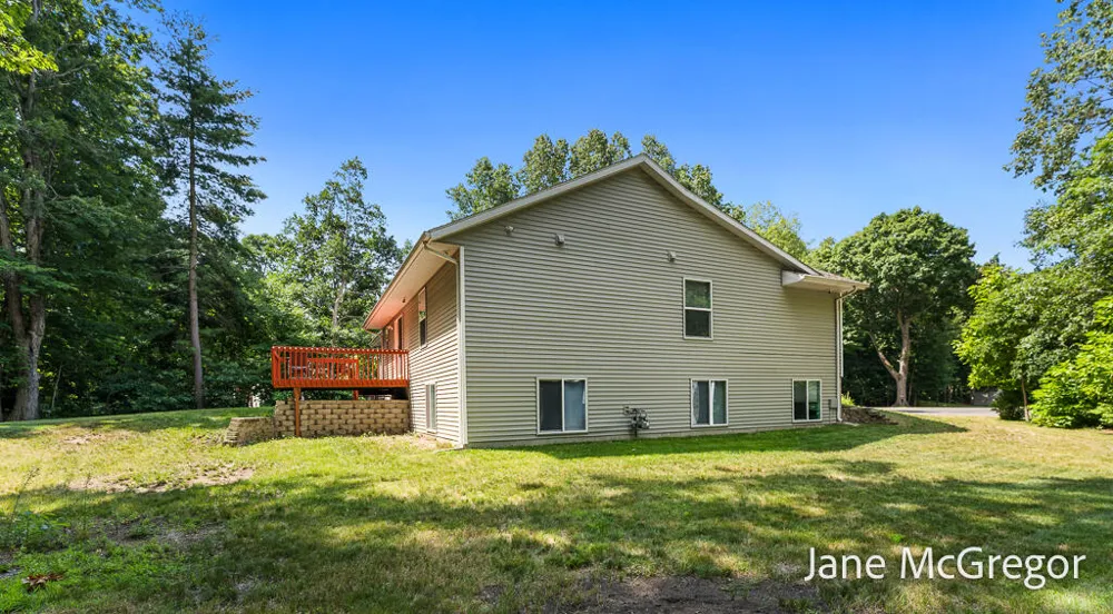 2356 Oak River Lane Muskegon, MI 49445