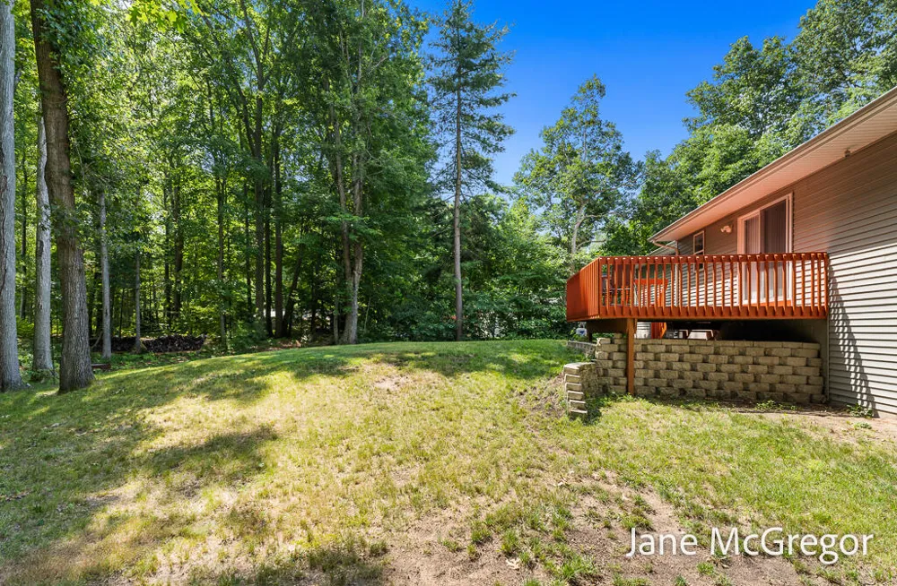 2356 Oak River Lane Muskegon, MI 49445