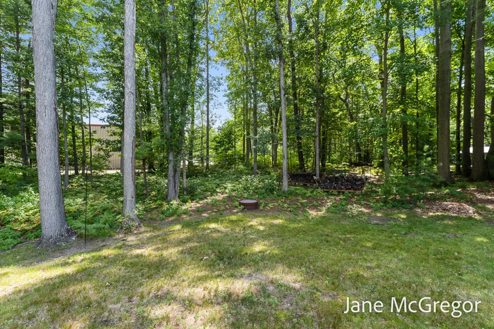 2356 Oak River Lane Muskegon, MI 49445