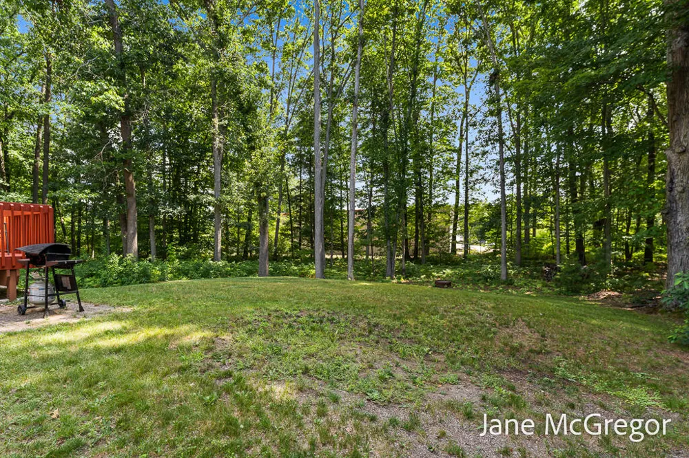 2356 Oak River Lane Muskegon, MI 49445