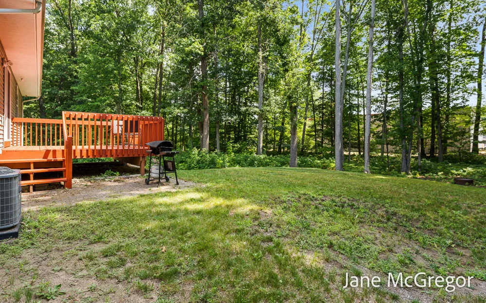 2356 Oak River Lane Muskegon, MI 49445