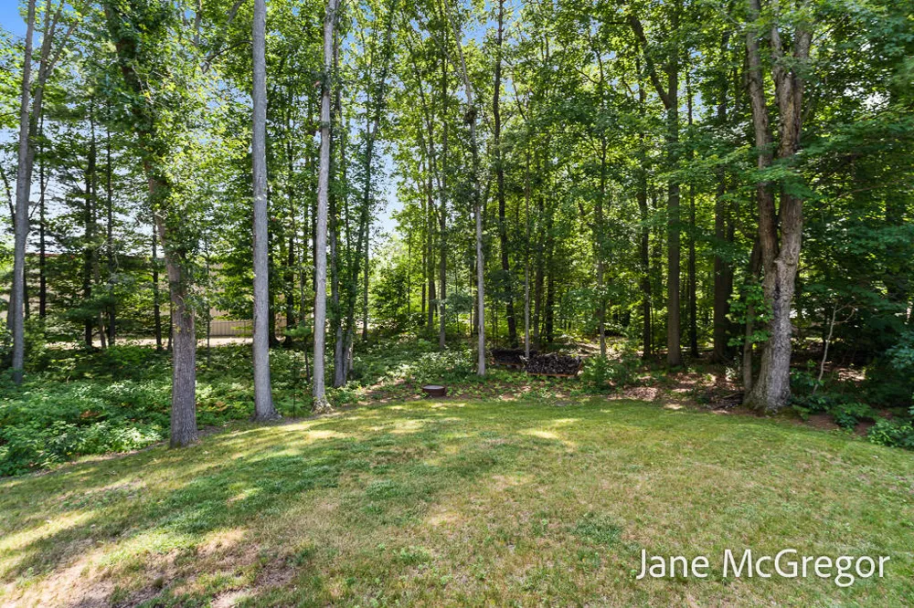 2356 Oak River Lane Muskegon, MI 49445