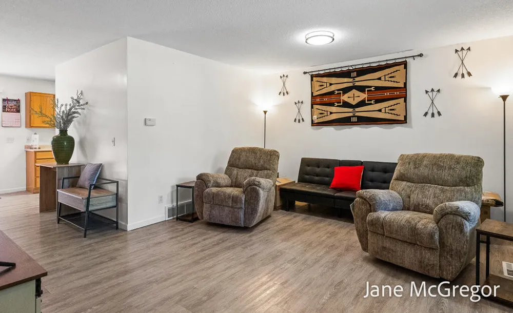 2356 Oak River Lane Muskegon, MI 49445