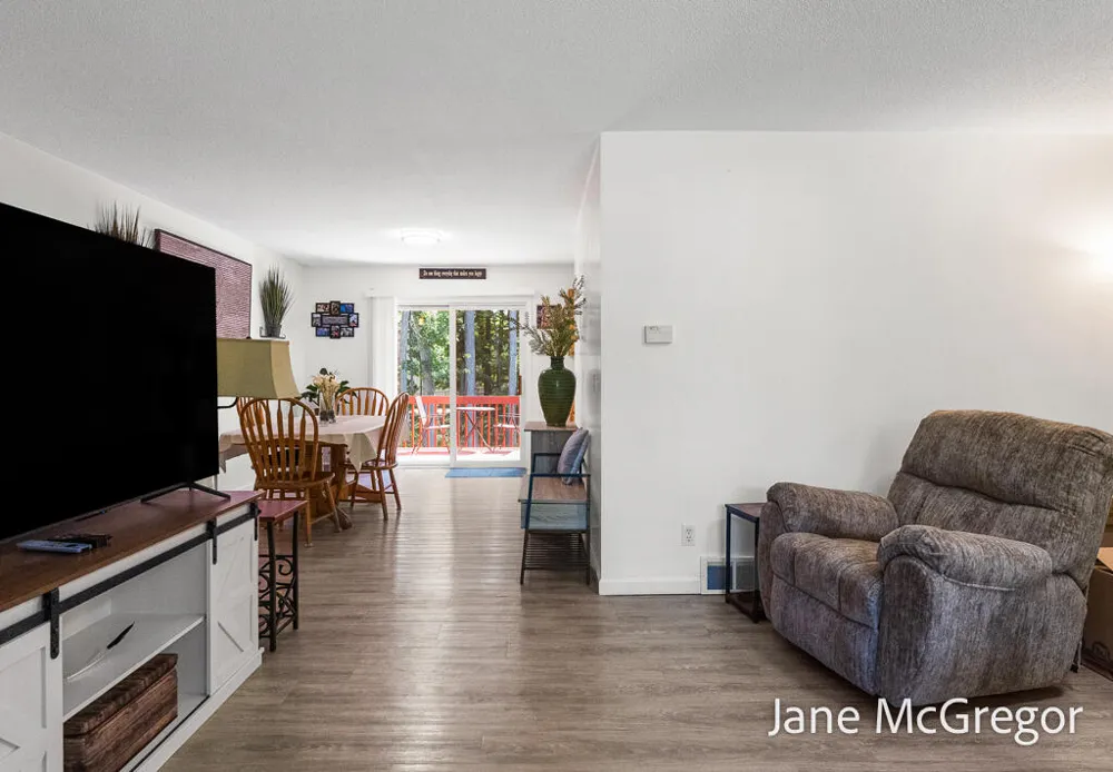 2356 Oak River Lane Muskegon, MI 49445