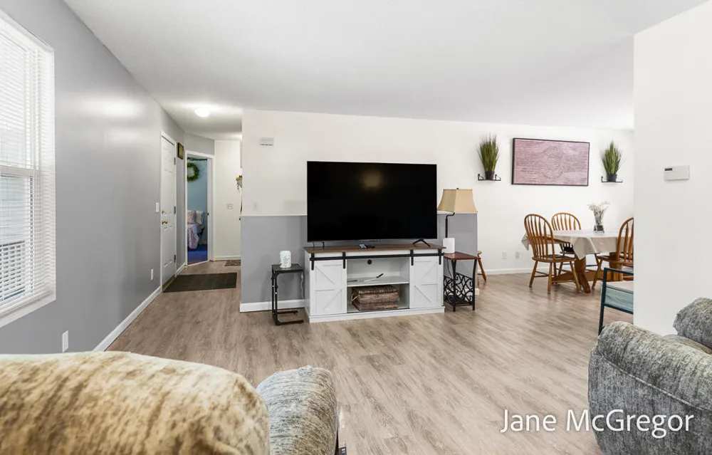 2356 Oak River Lane Muskegon, MI 49445