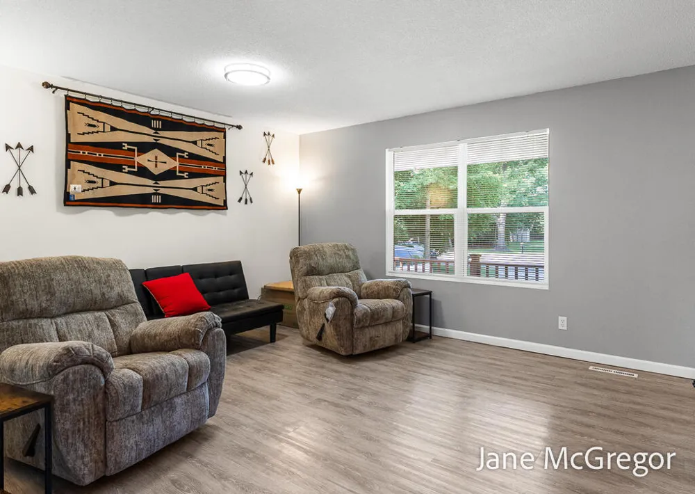 2356 Oak River Lane Muskegon, MI 49445