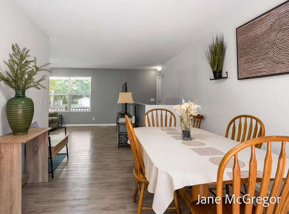 2356 Oak River Lane Muskegon, MI 49445