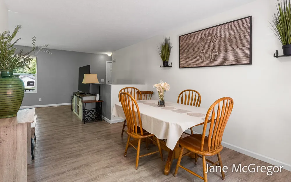 2356 Oak River Lane Muskegon, MI 49445