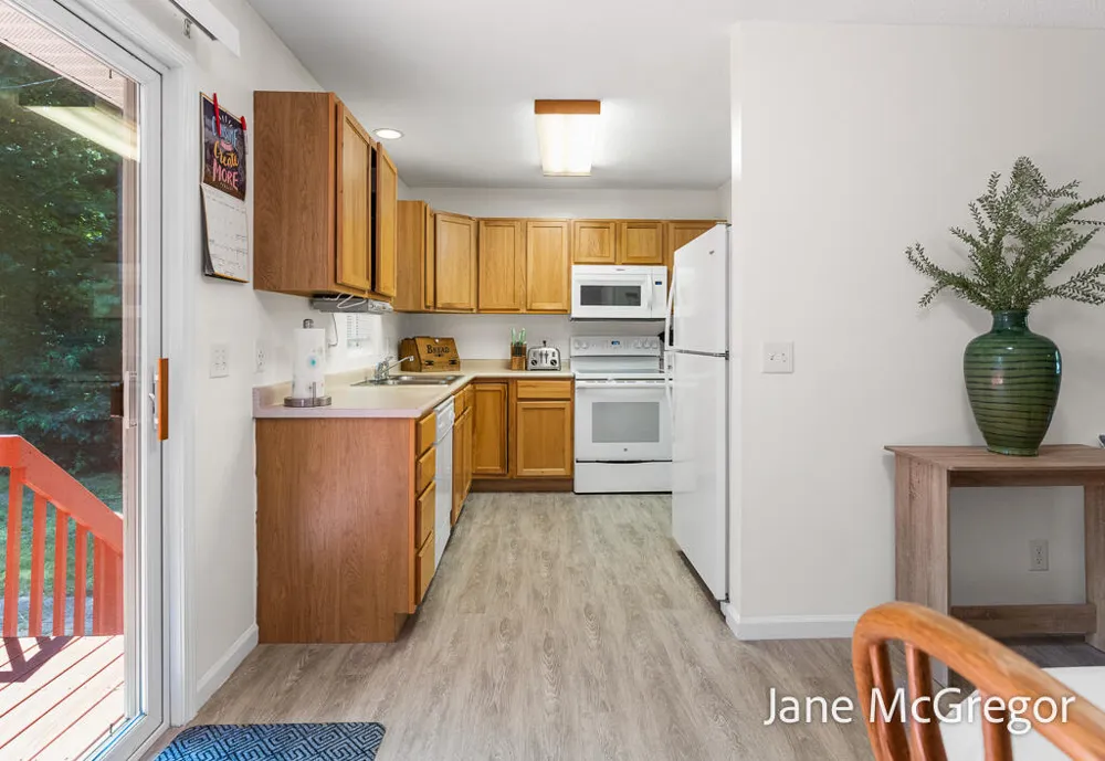 2356 Oak River Lane Muskegon, MI 49445