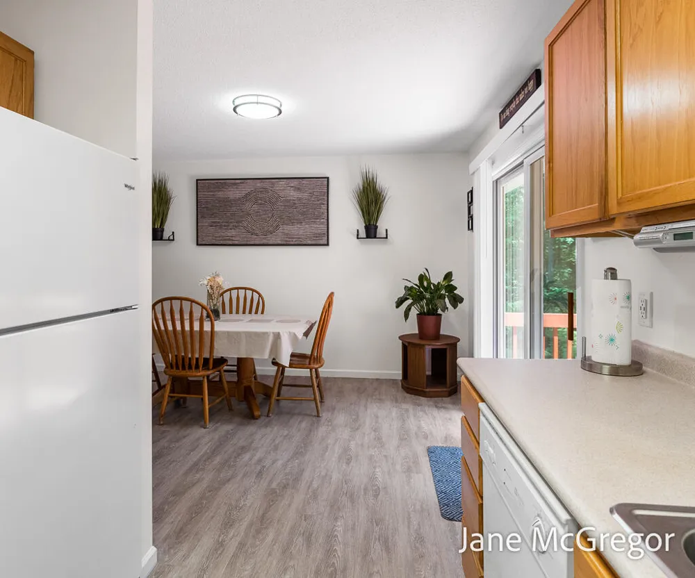 2356 Oak River Lane Muskegon, MI 49445