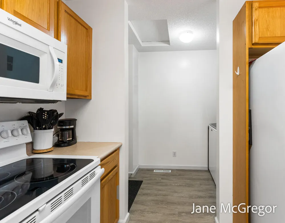 2356 Oak River Lane Muskegon, MI 49445