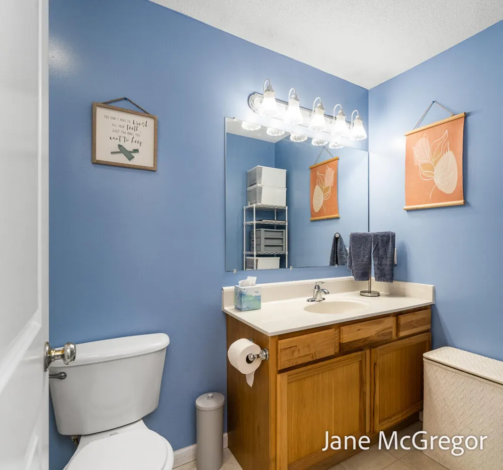 2356 Oak River Lane Muskegon, MI 49445