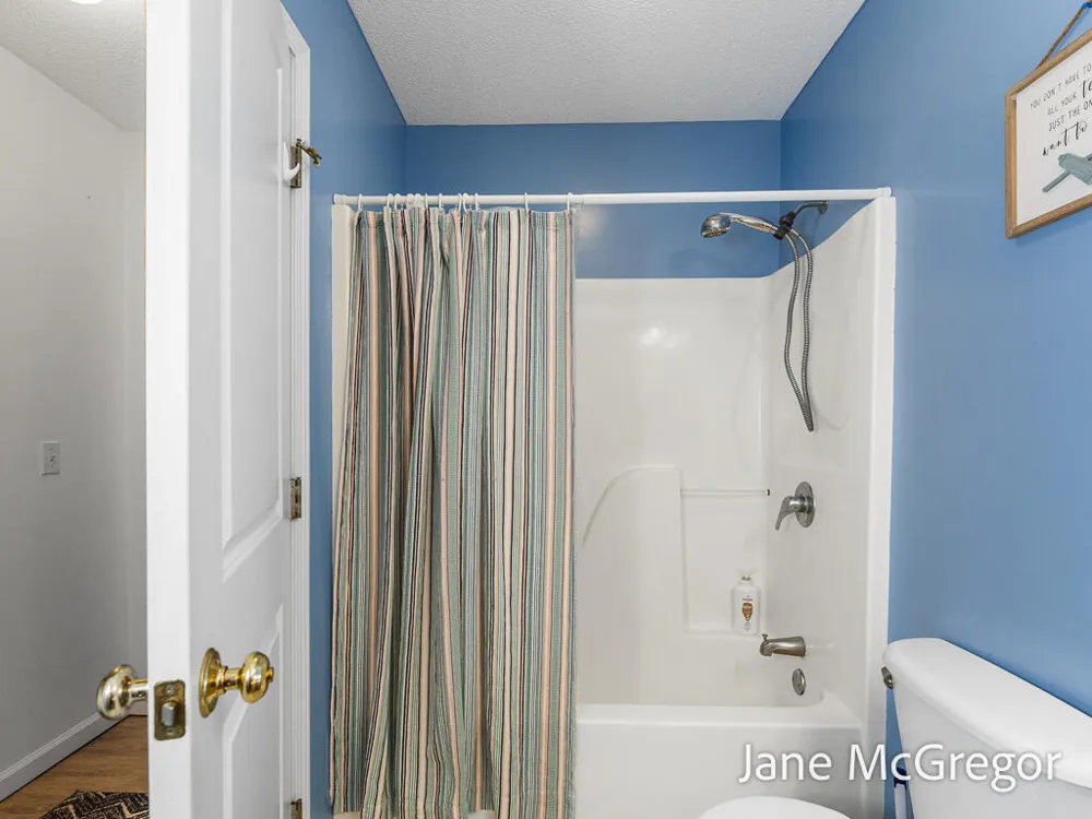 2356 Oak River Lane Muskegon, MI 49445
