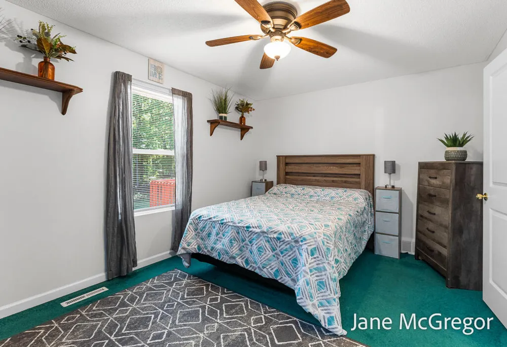 2356 Oak River Lane Muskegon, MI 49445