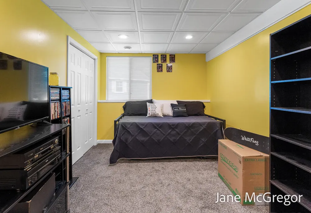 2356 Oak River Lane Muskegon, MI 49445