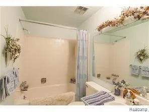 5117 Buckingham Drive Troy, MI 48098