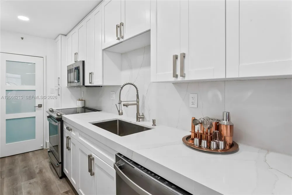 100 Lincoln Rd #301 Miami Beach, FL 33139