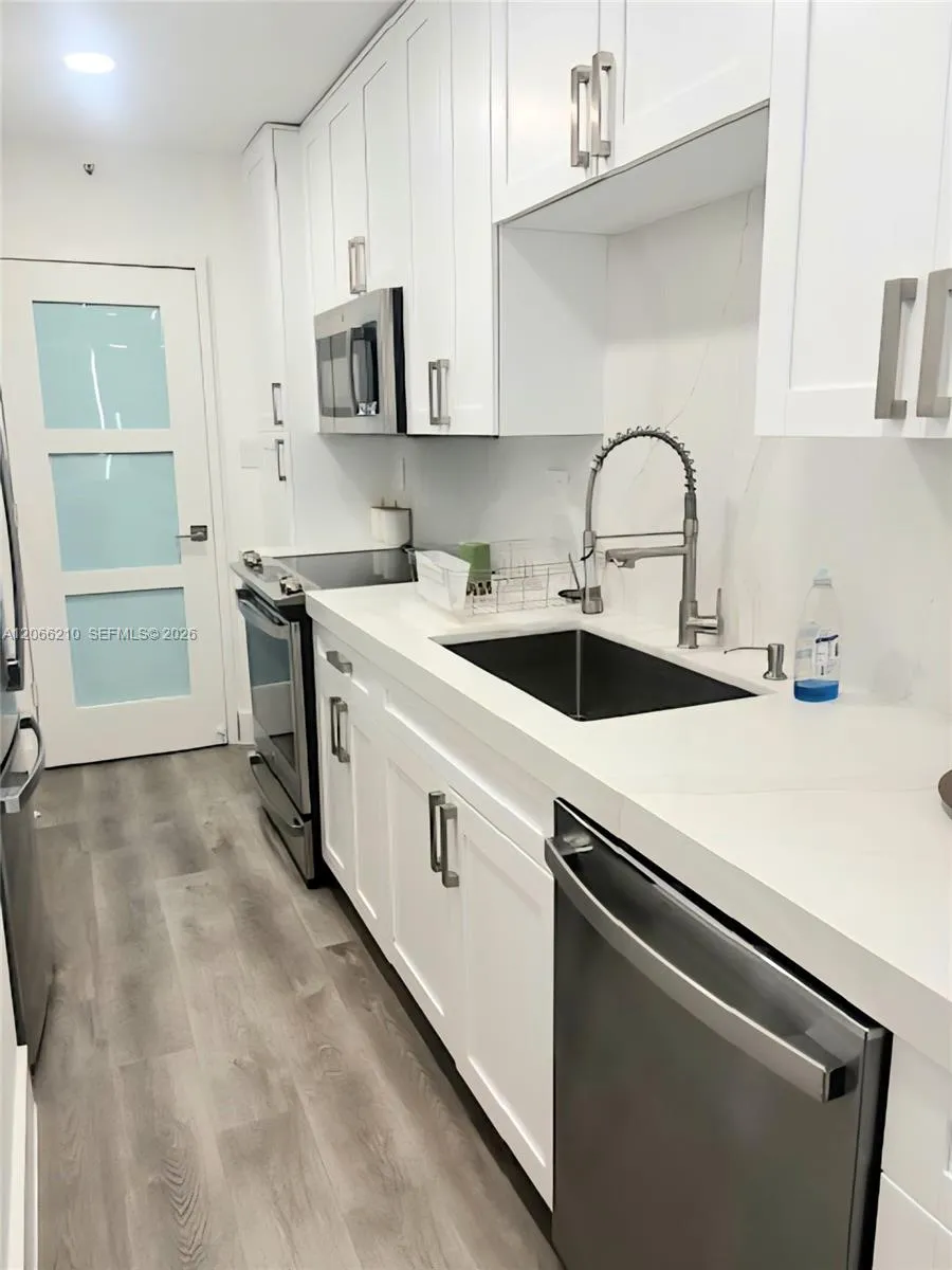 100 Lincoln Rd #301 Miami Beach, FL 33139
