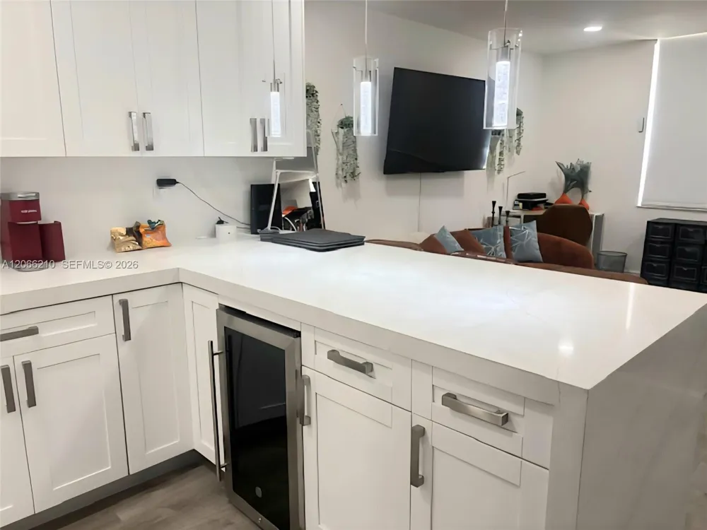 100 Lincoln Rd #301 Miami Beach, FL 33139