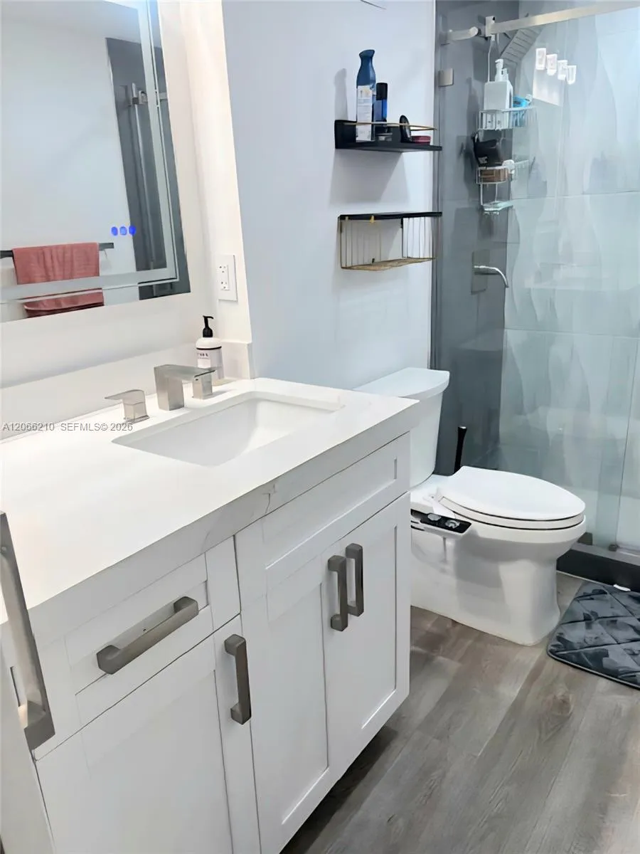 100 Lincoln Rd #301 Miami Beach, FL 33139