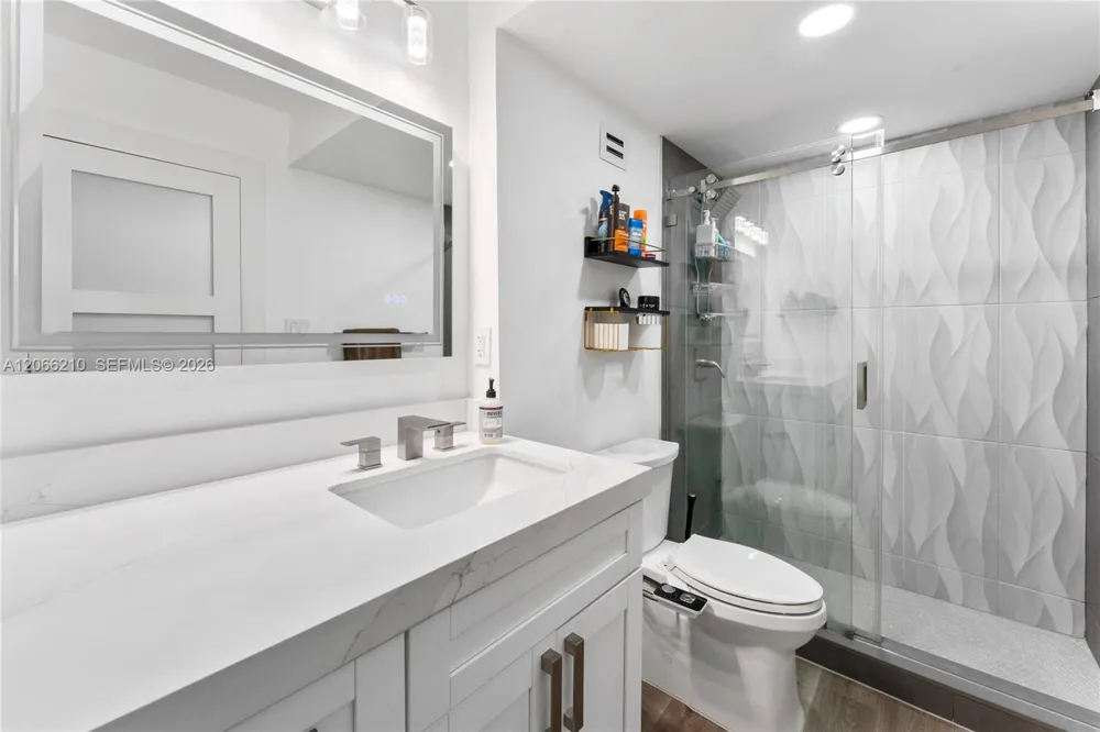 100 Lincoln Rd #301 Miami Beach, FL 33139