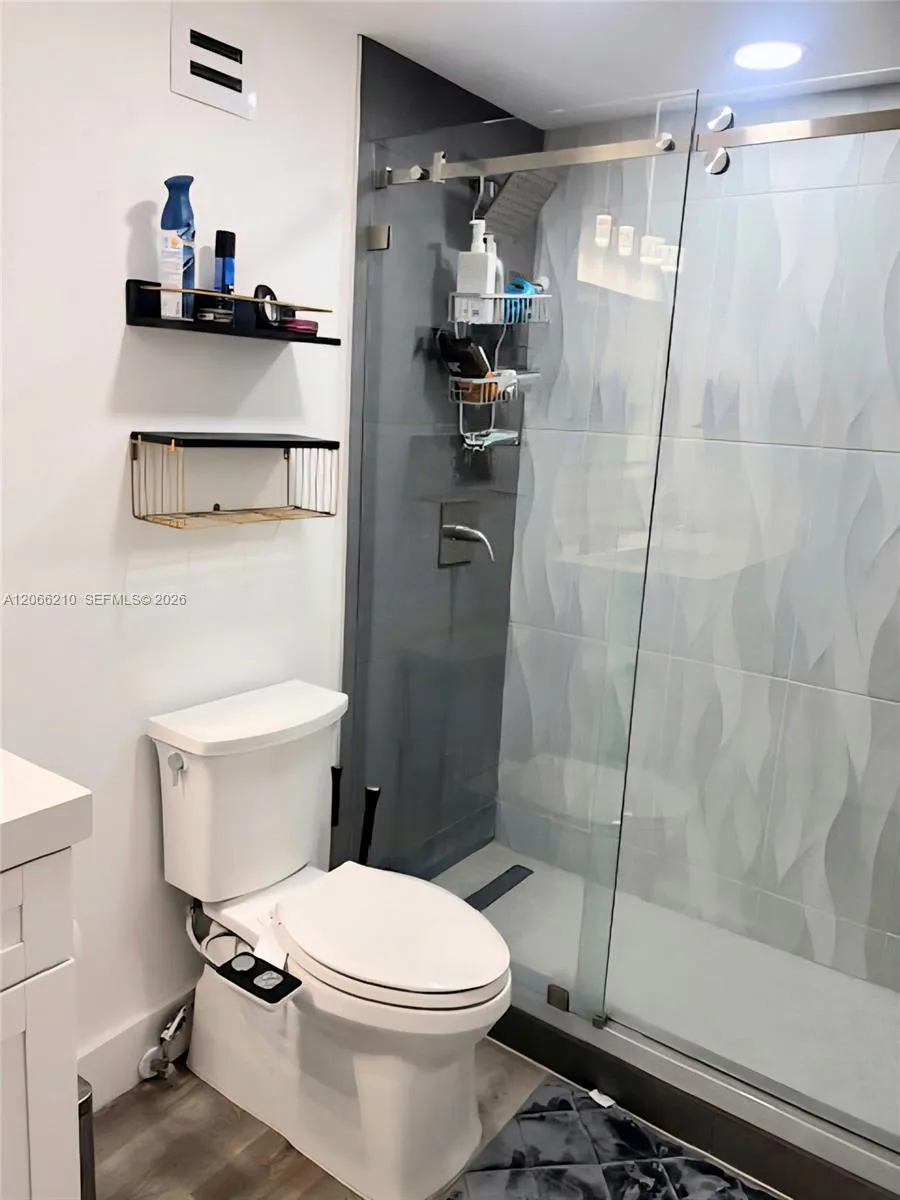 100 Lincoln Rd #301 Miami Beach, FL 33139