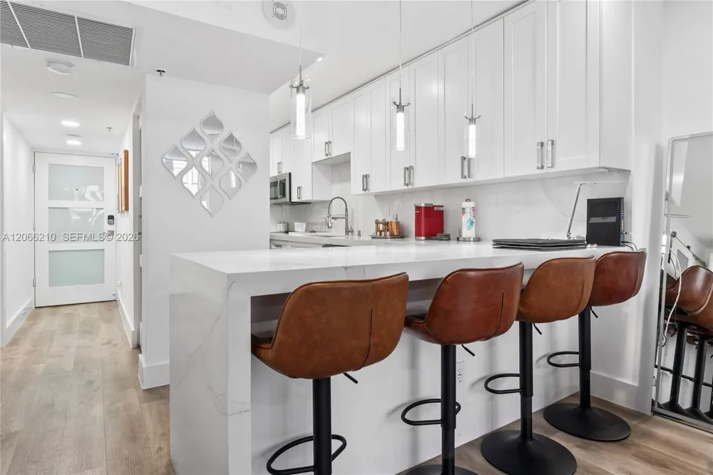 100 Lincoln Rd #301 Miami Beach, FL 33139