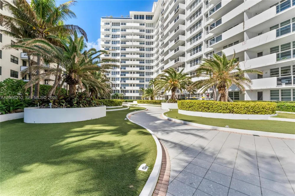 100 Lincoln Rd #301 Miami Beach, FL 33139