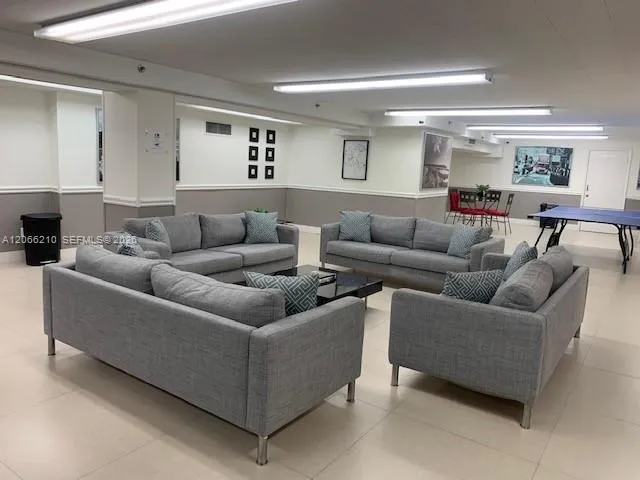 100 Lincoln Rd #301 Miami Beach, FL 33139