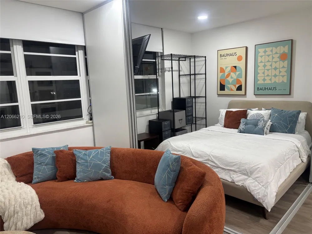 100 Lincoln Rd #301 Miami Beach, FL 33139