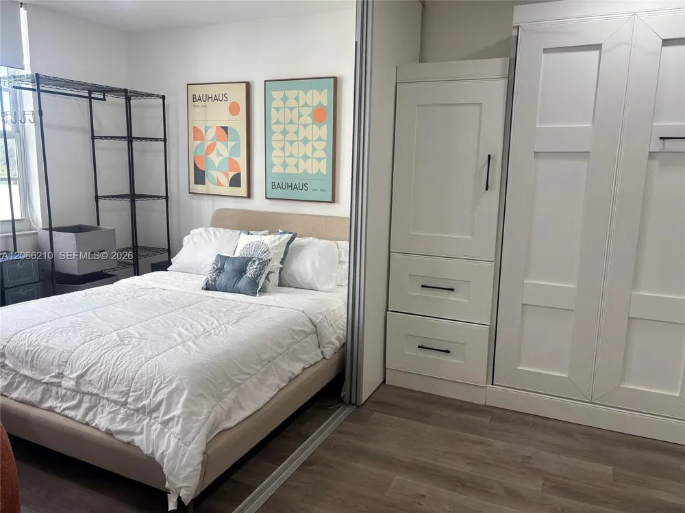 100 Lincoln Rd #301 Miami Beach, FL 33139