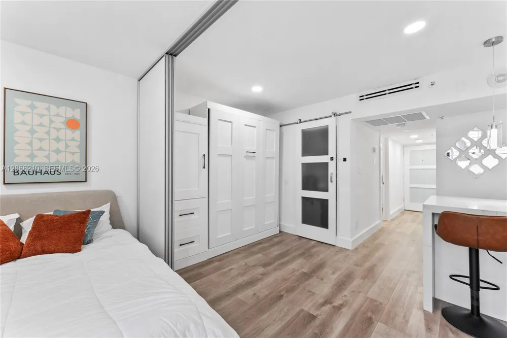 100 Lincoln Rd #301 Miami Beach, FL 33139