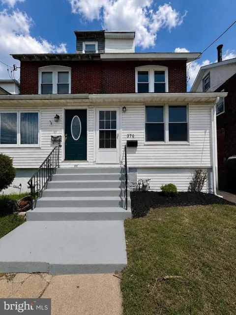 370 AMOSLAND ROAD