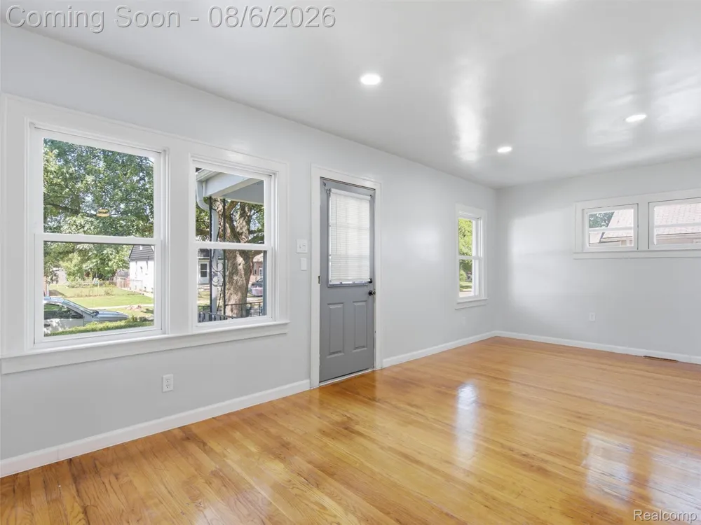 1063 Mayflower Avenue Lincoln Park City, MI 48146