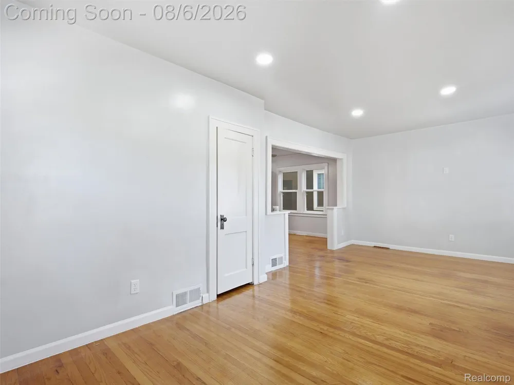 1063 Mayflower Avenue Lincoln Park City, MI 48146